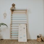 Rampe de glisse et d’escalade en bois pour enfant