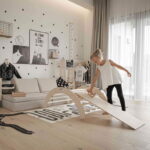 Arche d'escalade en bois Montessori avec rampe