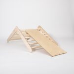 Triangle d'escalade Montessori avec rampe pliable﻿ en bois