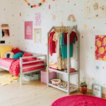 Penderie maison avec rangement intégré – mobilier enfant Montessori