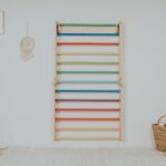 Triangle d’Escalade Pikler avec mur d'escalade arc en ciel