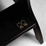 Tabouret marchepied à hauteur ajustable – Bois noir naturel