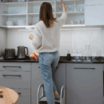 Tabouret marchepied à hauteur ajustable – Bois noir naturel