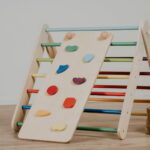 Rampe d'escalade - Extension pour Triangle Pikler et Mur suédois - Arc-en-ciel – Image 5