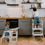 Tour d'apprentissage convertible en table 2-en-1 grise