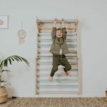 Triangle Pikler d’escalade avec Extension pour Mur Suédois – Pastel