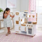 Grande cuisine en bois blanche et or pour enfants – Image 2