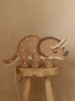 Lampe de nuit Dino Tricératops en Bois – Image 2