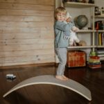 Planche d'Équilibre en Bois - Feutre Gris – Image 4