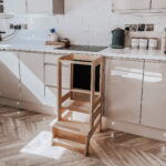 Tour d'observation Montessori réglable - avec ardoise - Bois naturel – Image 2