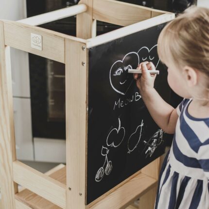 Tour d'observation en bois naturel avec ardoise pour dessiner