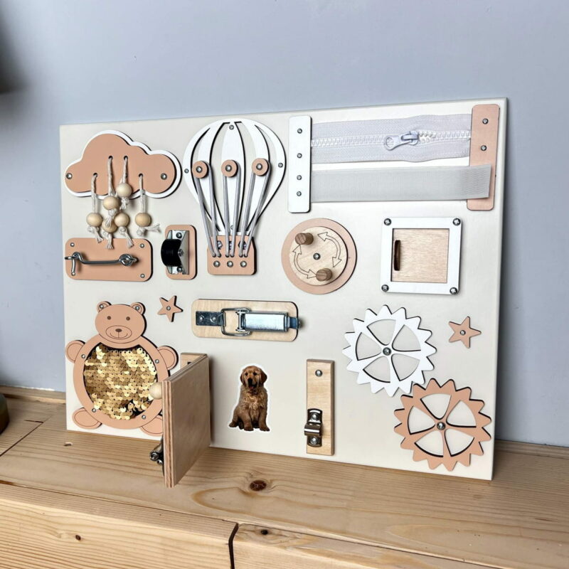 Tableau d’activités Montessori - Busy Board - avec Portes - 30 × 40 cm