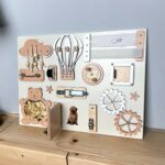 Tableau sensoriel Montessori - Busy Board - avec Portes - 30 × 40 cm – Image 5