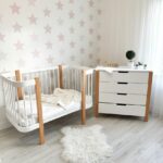 Lit bébé évolutif ELIN - avec matelas - Naturel et blanc